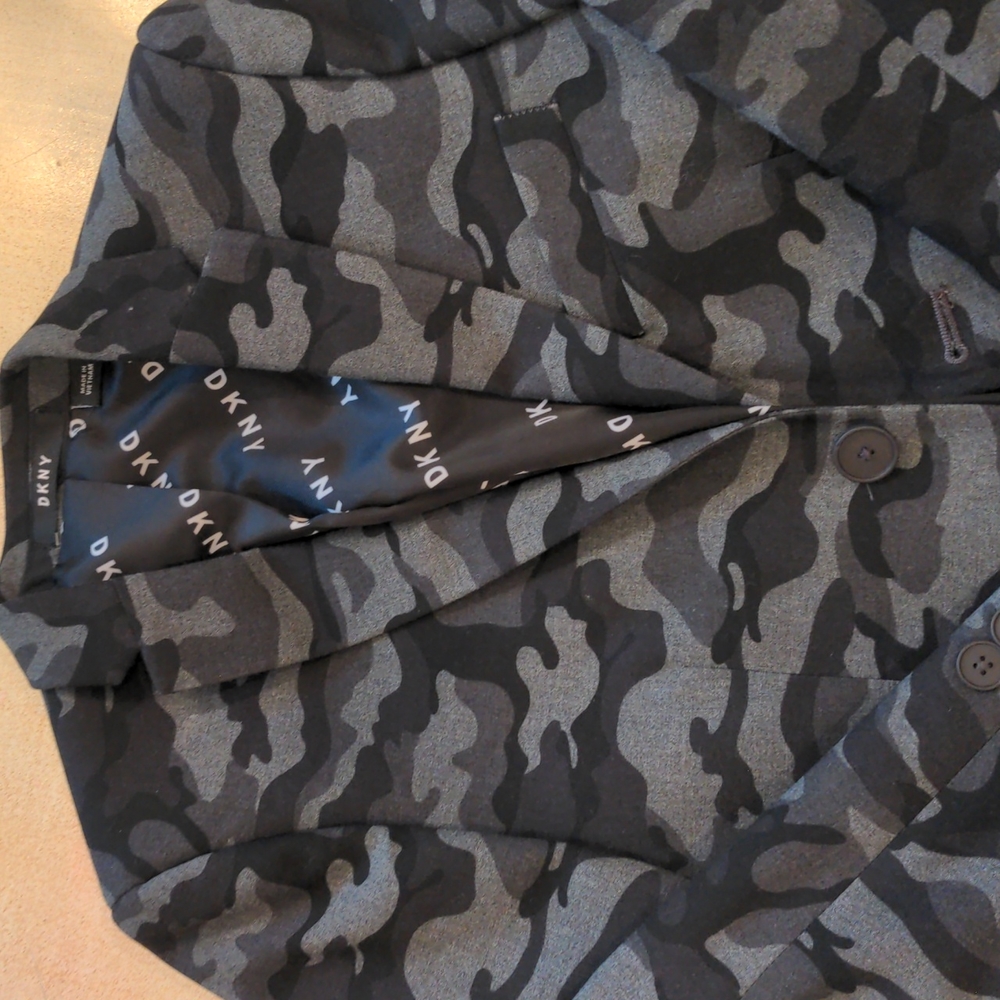 DKNY boys sports jacket size 8R like new